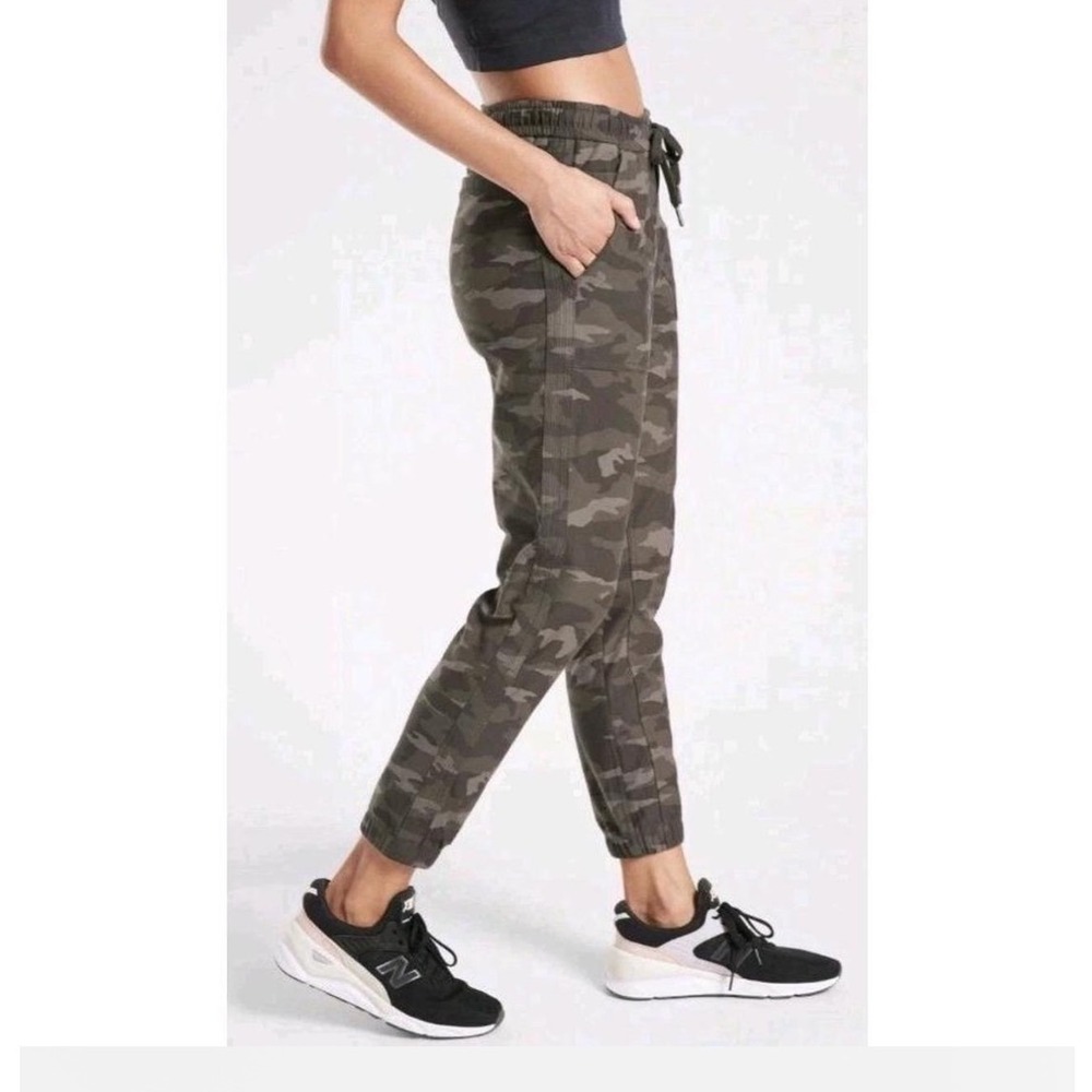 Athleta Camo Farallon Jogger Womens 2 Brown Camouflage Stretch Utility Pants